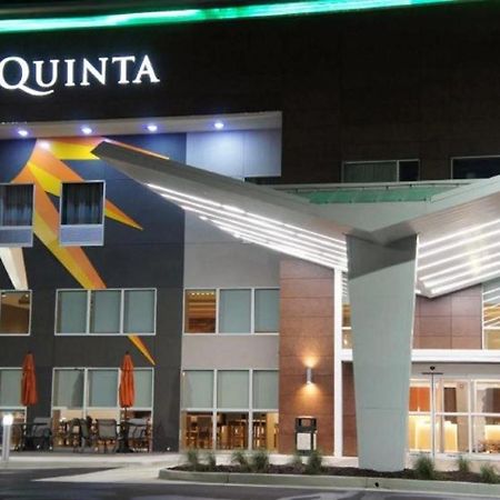 La Quinta Inn & Suites Limon By Wyndham Exterior photo