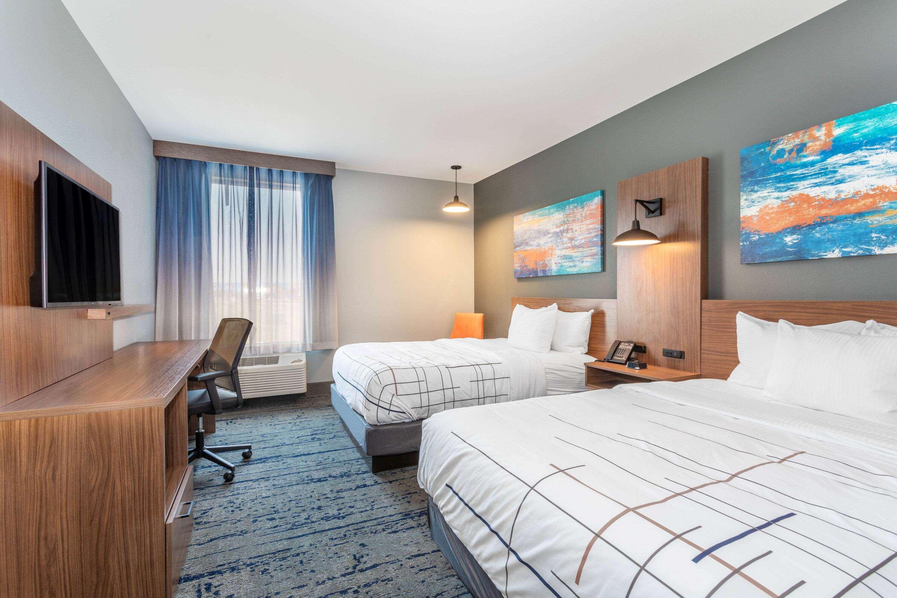 La Quinta Inn & Suites Limon By Wyndham Exterior photo