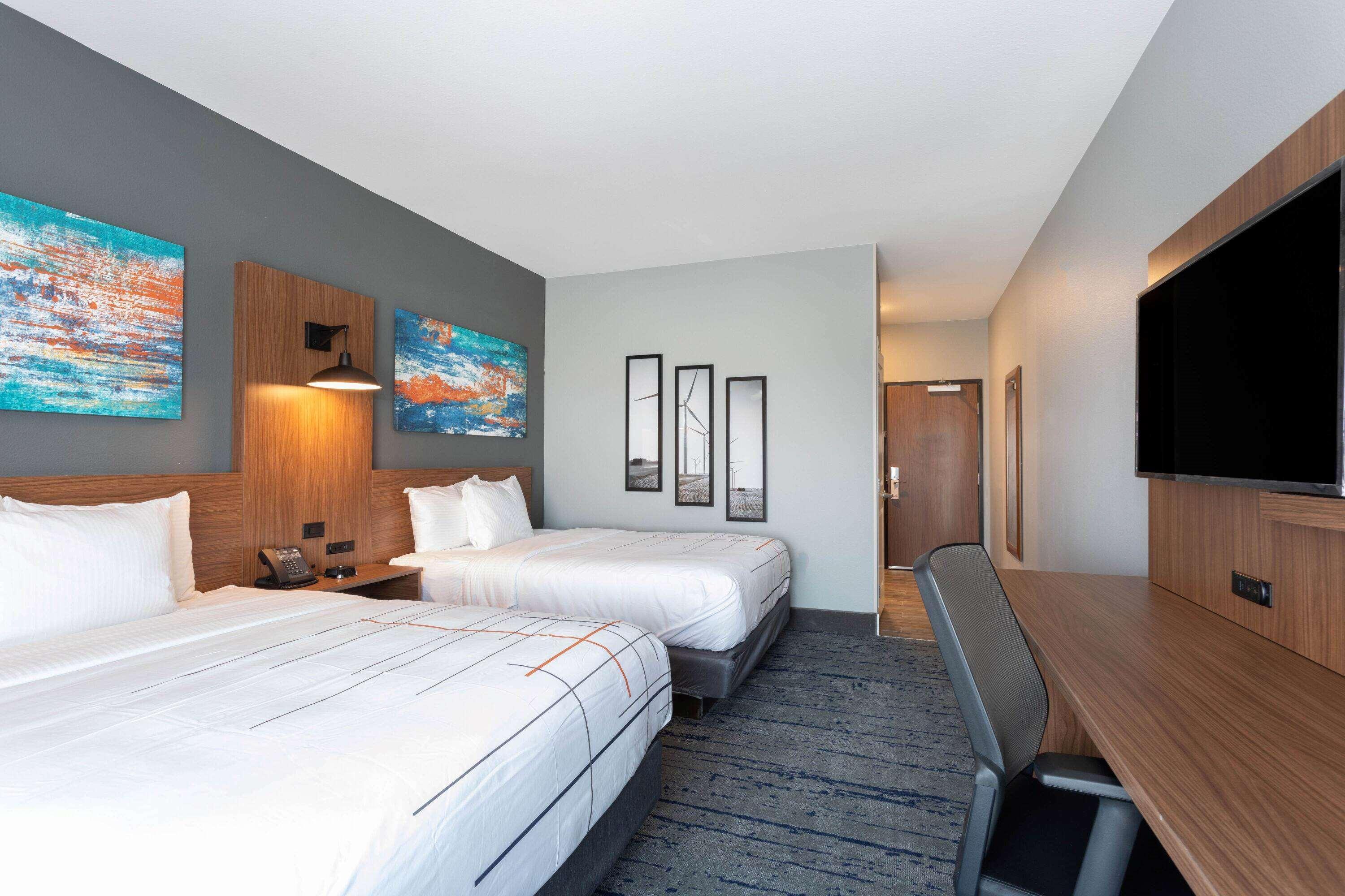 La Quinta Inn & Suites Limon By Wyndham Exterior photo