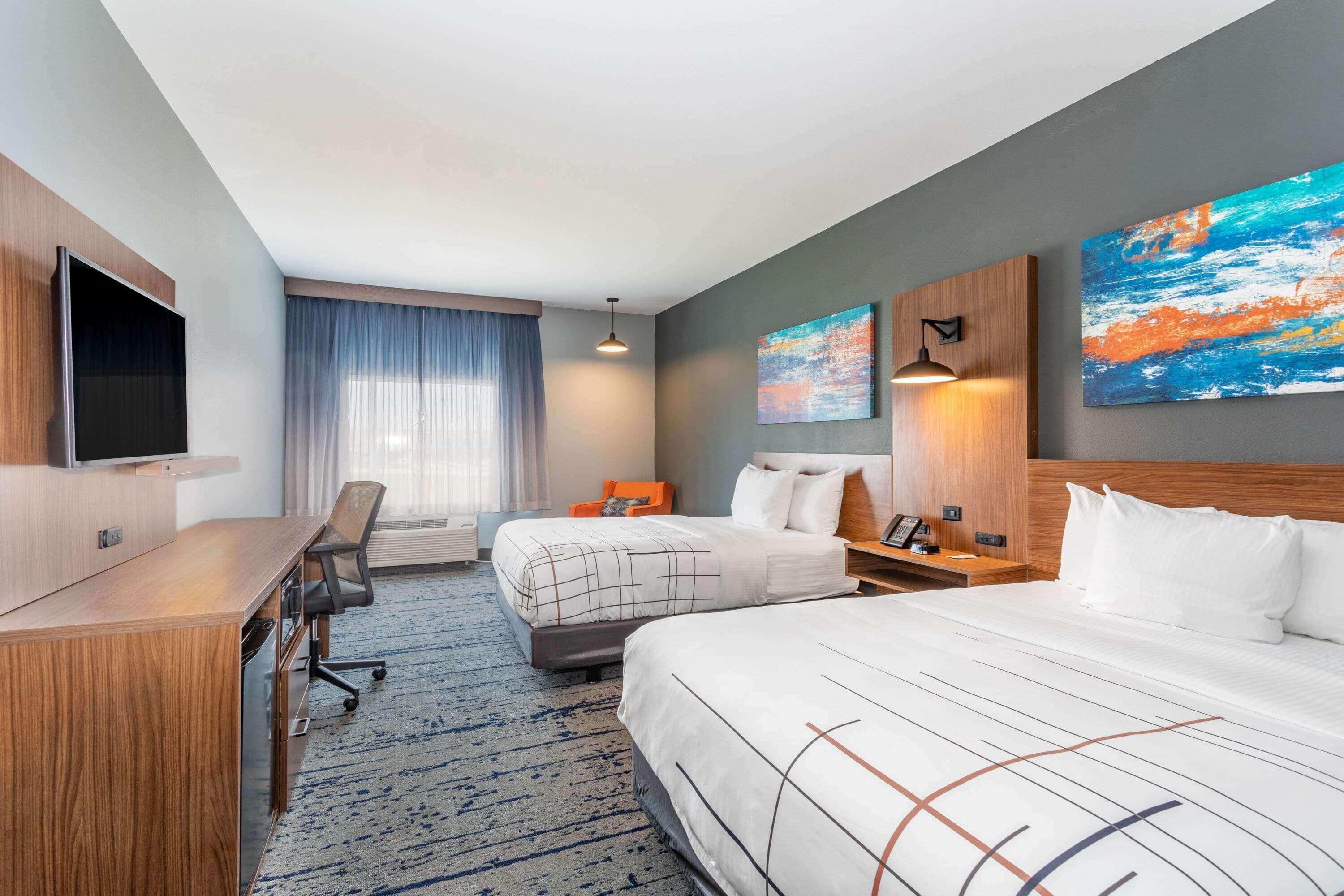 La Quinta Inn & Suites Limon By Wyndham Exterior photo