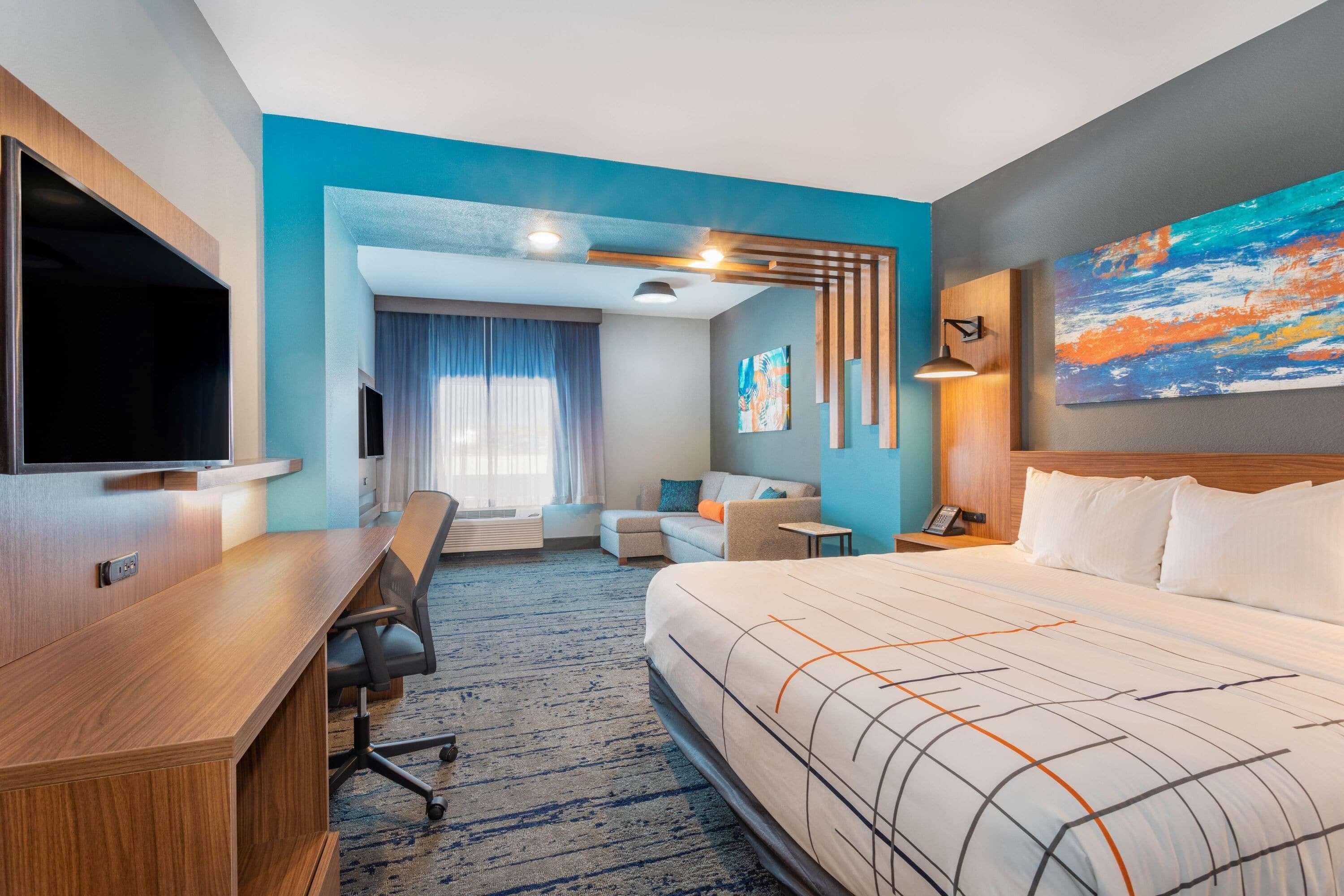 La Quinta Inn & Suites Limon By Wyndham Exterior photo