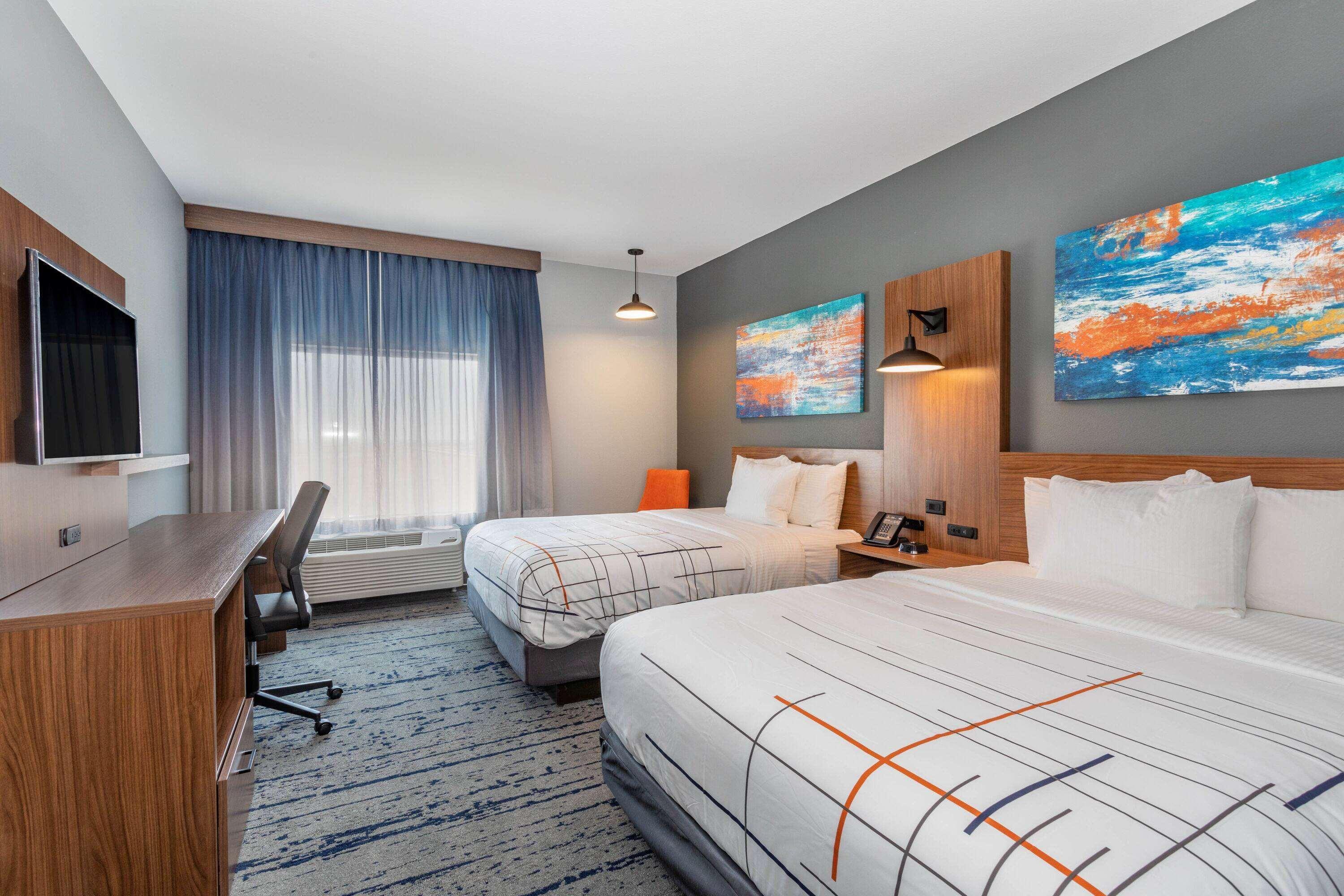 La Quinta Inn & Suites Limon By Wyndham Exterior photo