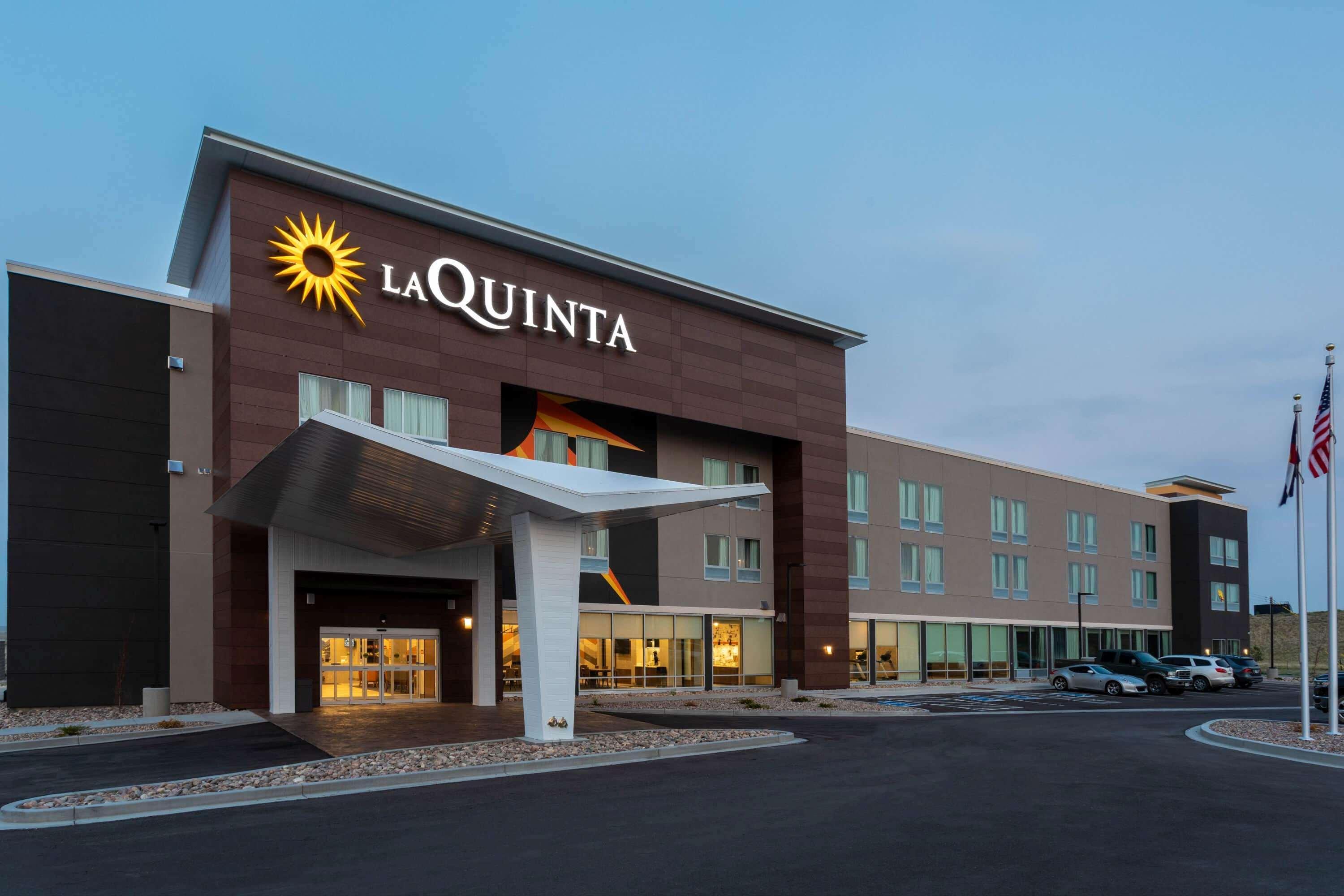 La Quinta Inn & Suites Limon By Wyndham Exterior photo