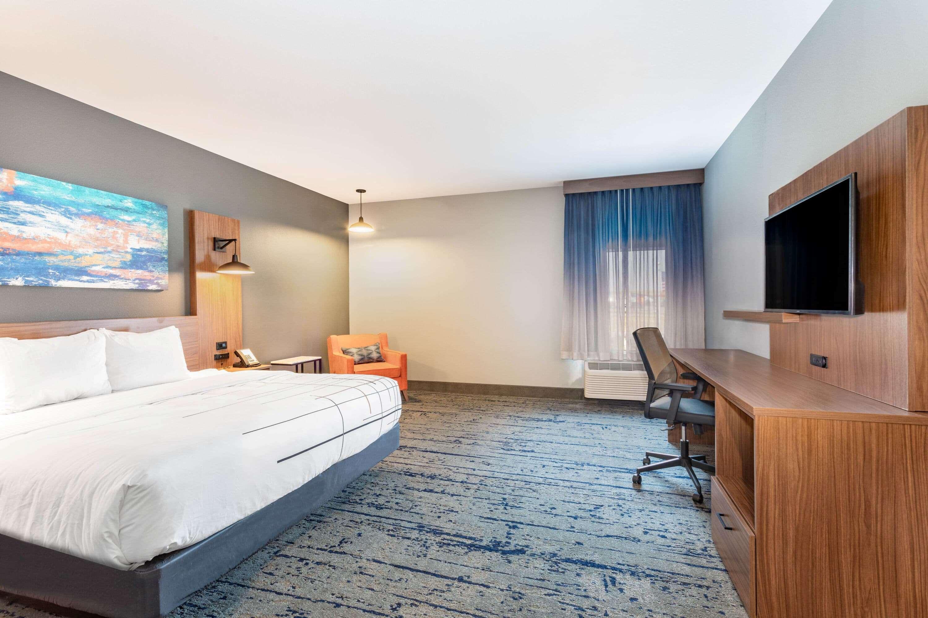 La Quinta Inn & Suites Limon By Wyndham Exterior photo