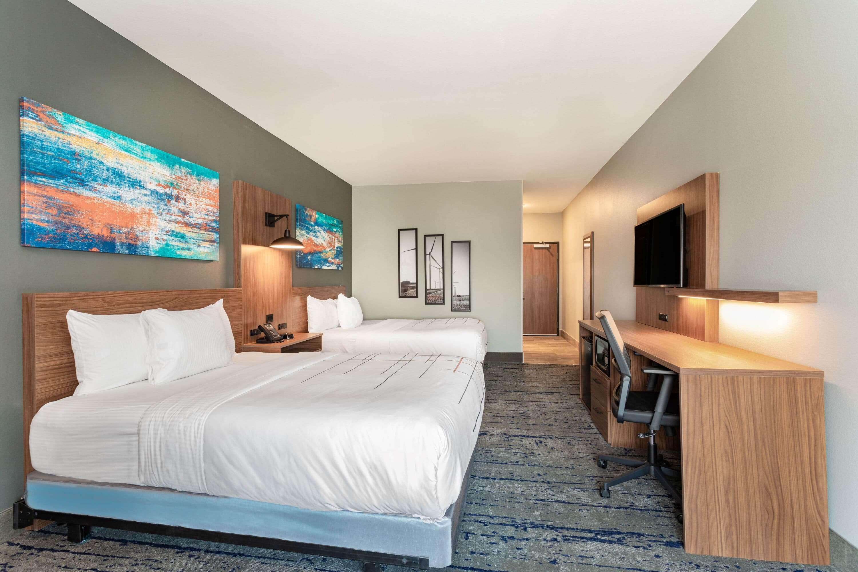 La Quinta Inn & Suites Limon By Wyndham Exterior photo