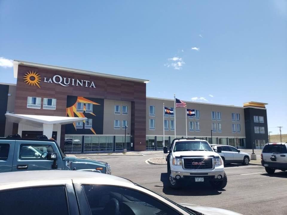 La Quinta Inn & Suites Limon By Wyndham Exterior photo